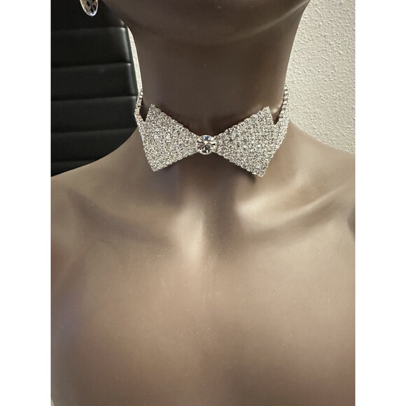 BOW TIE RHINESTONE CHOCKER NECKLACE, No Missing Stone, Deck The Halls. - Picture 1 of 7